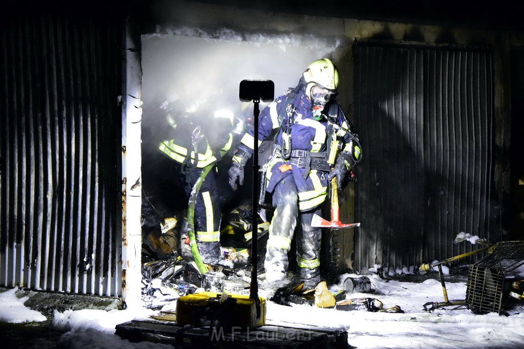 Feuer Hinterhof Garagen Koeln Hoehenberg Olpenerstr P074.JPG - Miklos Laubert